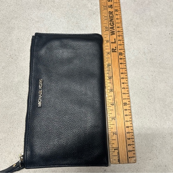 MICHAEL KORS Jet Set Black Large Zip Logo Pouch Clutch Luxury Pebbled Leather - Picture 10 of 10